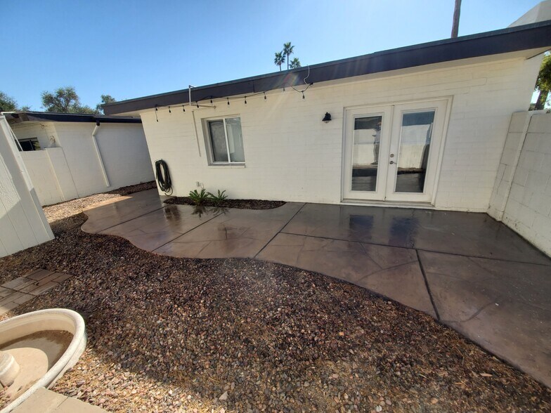 Building Photo - 2725 S Azalea Dr