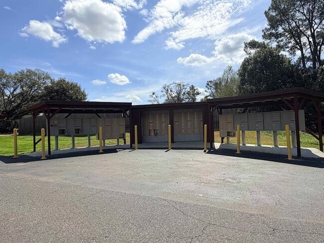 Building Photo - 815 Timbers Ct