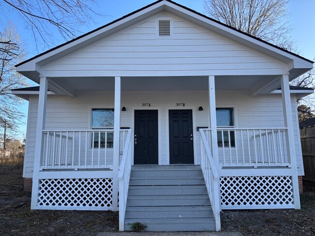 Primary Photo - 307 Lister St