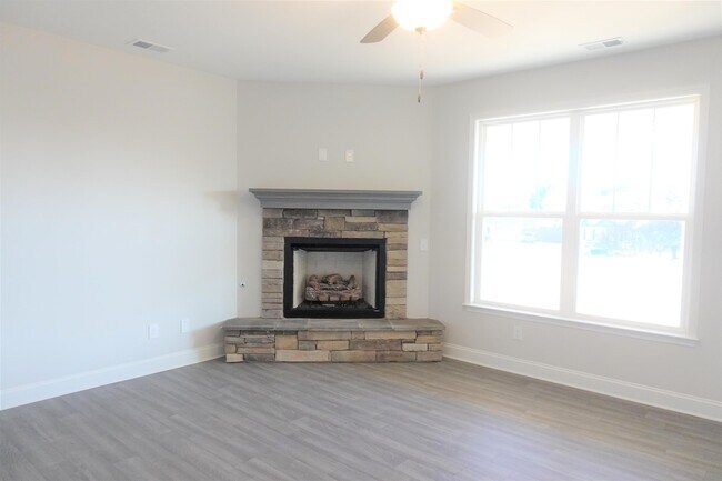 Building Photo - 2704 Millhone Dr