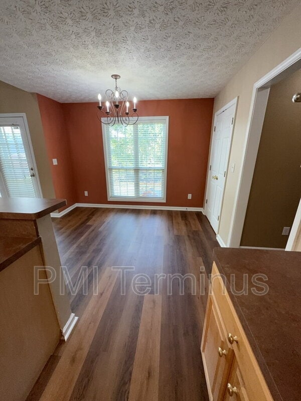 Building Photo - 6122 Farmwood Way SE