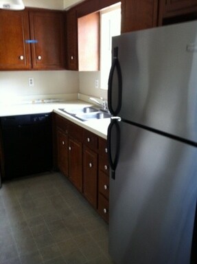 Building Photo - 104 Greenland Ct