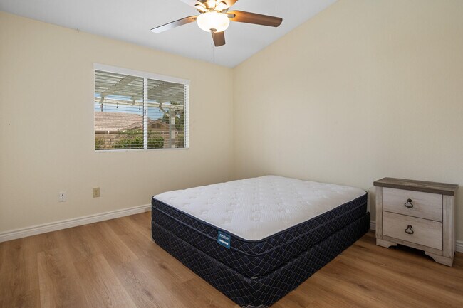 Building Photo - 44210 Mariposa Ct