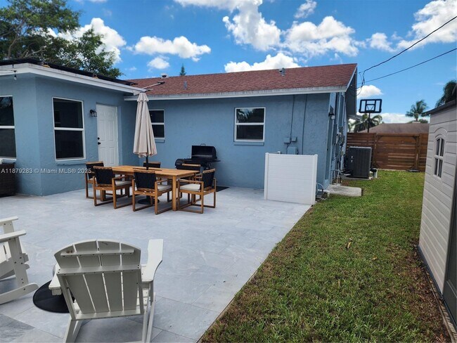 Building Photo - 667 Blue Jay Rd