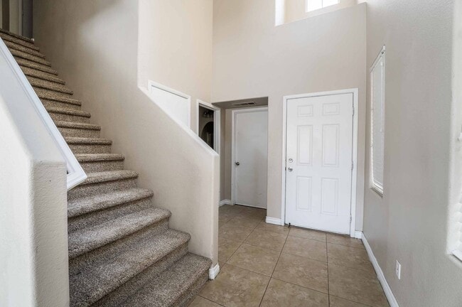 Building Photo - Charming 5-Bedroom Home in the Heart of Las Vegas
