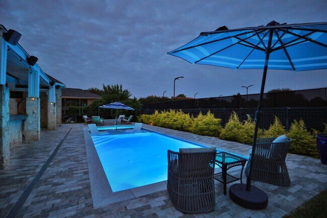 Building Photo - 2560 Costa Mesa Cir