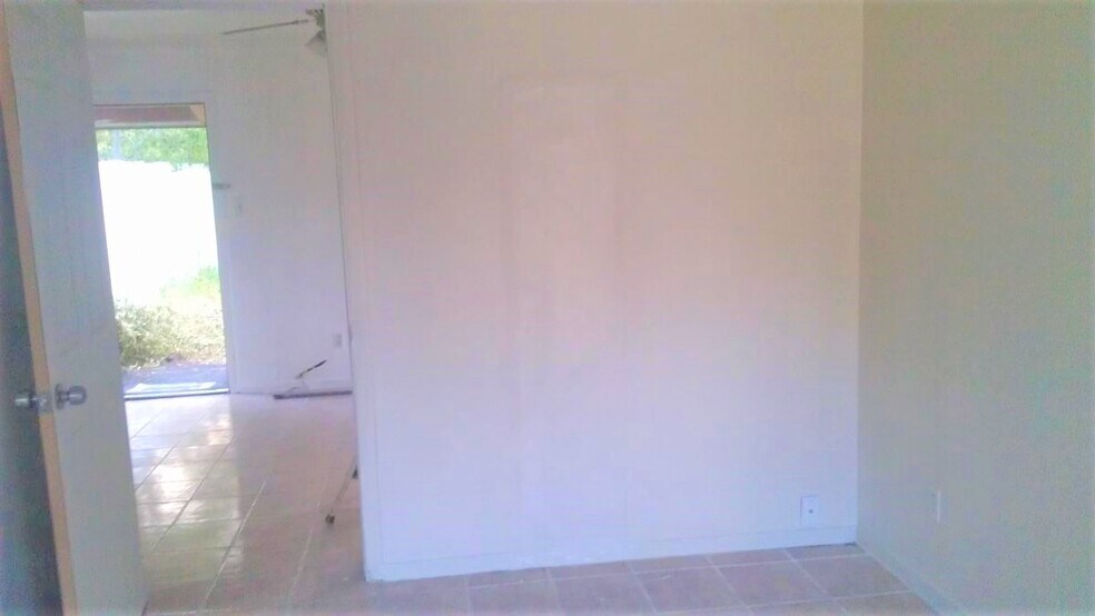 Building Photo - 211 C2 W Bobwhite Ln