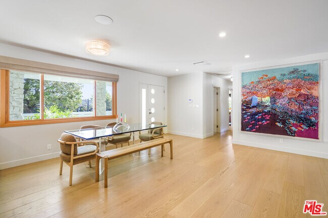 Building Photo - 375 S Surfview Dr