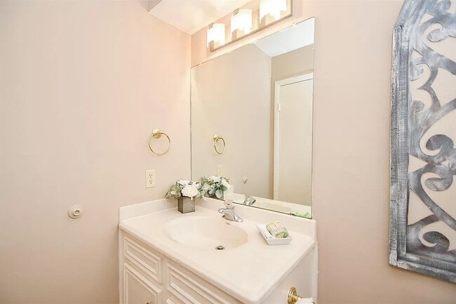 Building Photo - 10807 Sugar Hill Dr