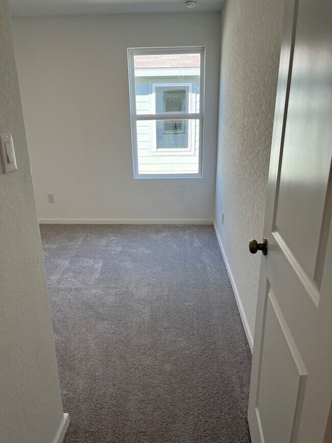 Building Photo - 1209 Moraine Pl