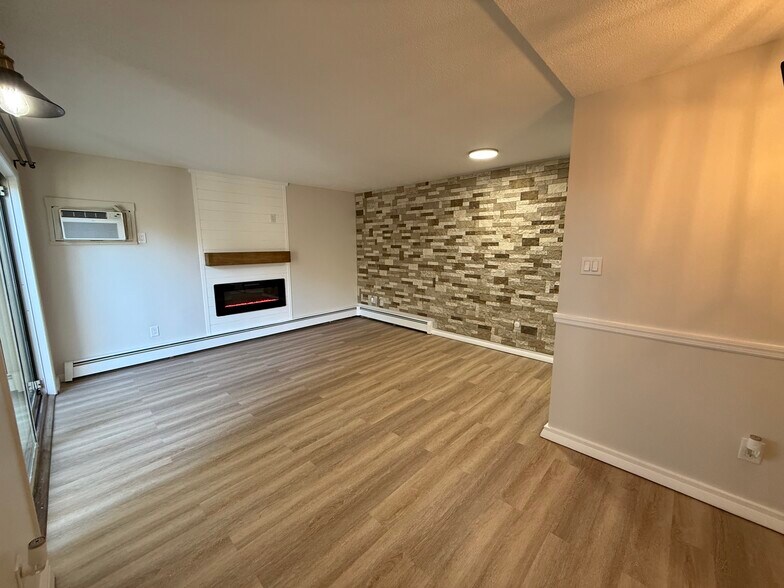 Building Photo - 1 Sundance Dr