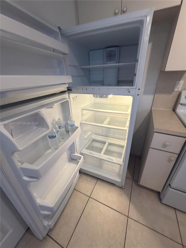 Building Photo - 930 NE 34th Ave