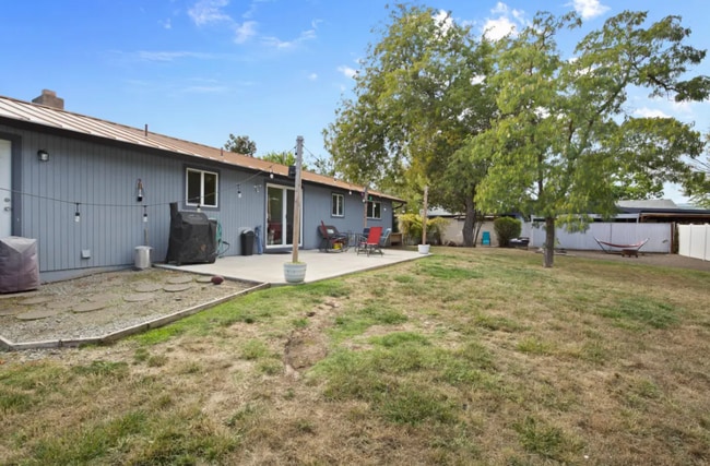 Building Photo - 990 Janes Rd