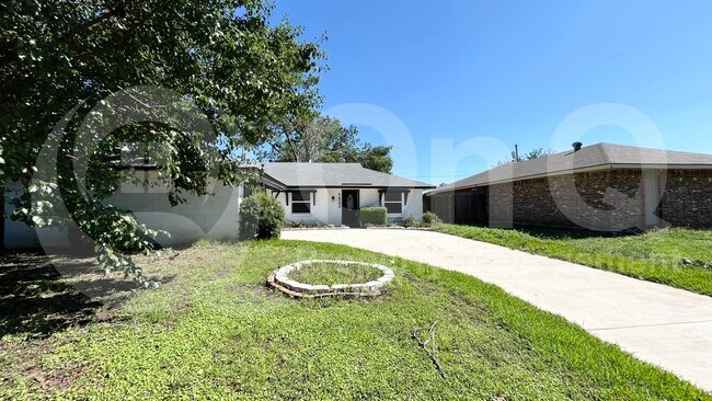 Primary Photo - 1520 Armstrong Dr
