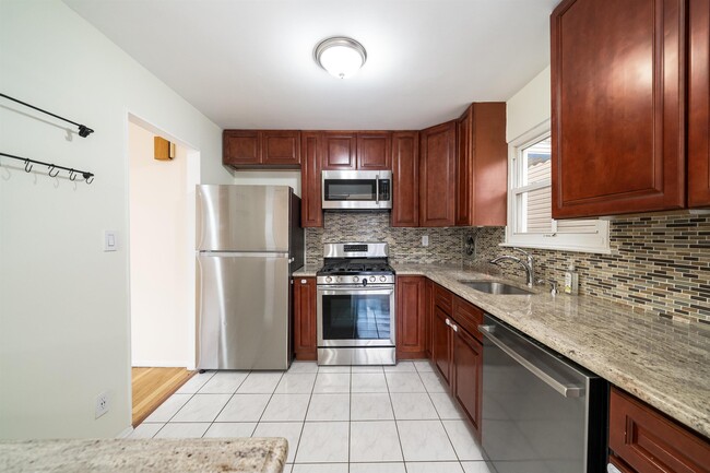 Primary Photo - 178 W 17th St