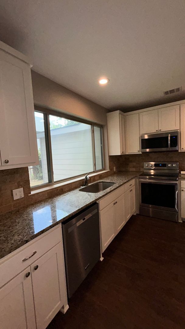 Building Photo - Charming 3 Bedroom/3 Bath Near TCU