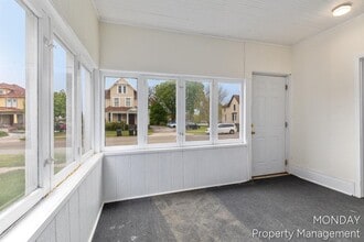 Building Photo - 531 W Webster Ave