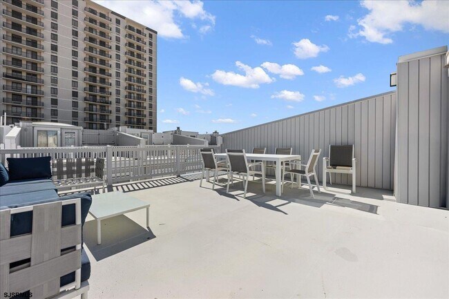 Building Photo - 9616 Pacific Ave