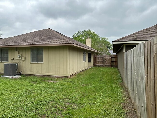 Building Photo - 23419 Tree House Ln