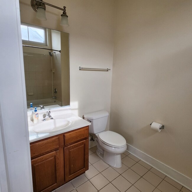 Building Photo - 3 Greenwich Dr