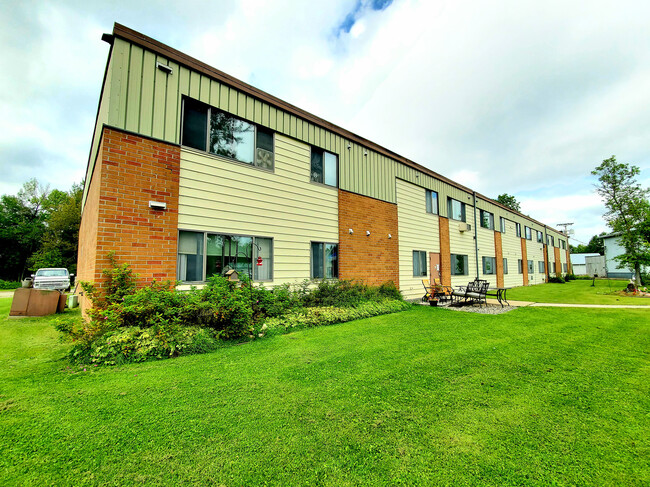 Primary Photo - Condor Apartments - Section 8 community