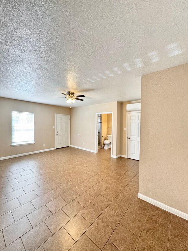 Building Photo - Spacious 5-Bedroom Home with In-Law Suite ...