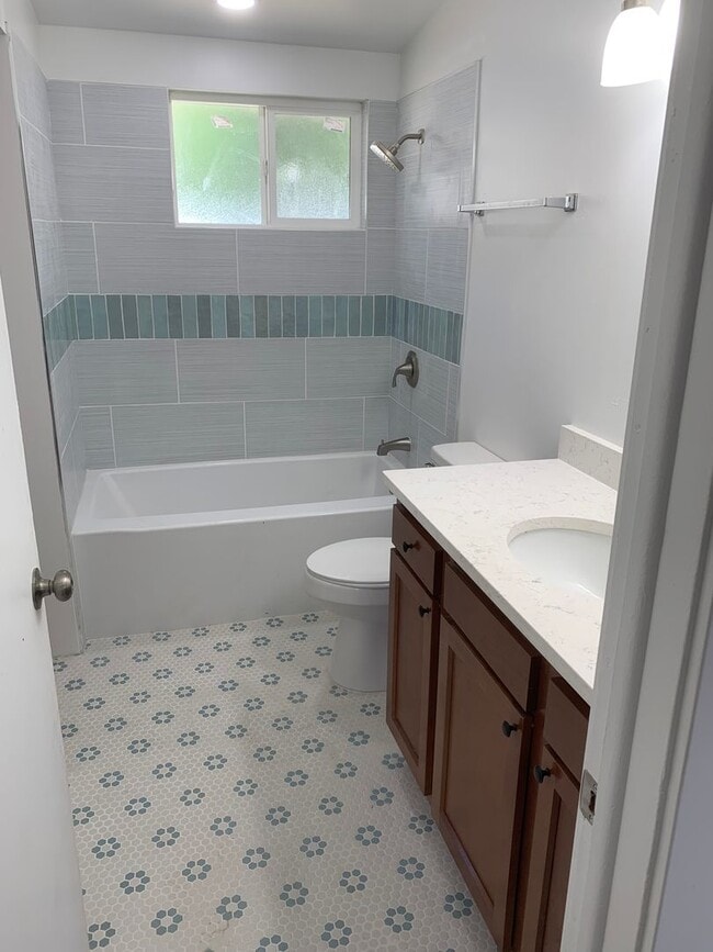 Building Photo - Cozy 4 bedroom 2 bath home in Woods Cross