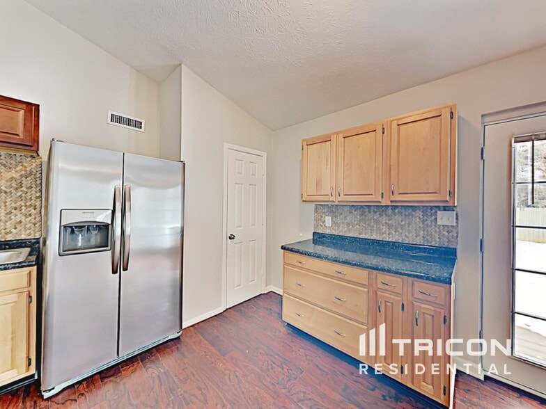 Building Photo - 3737 W 42nd Terrace