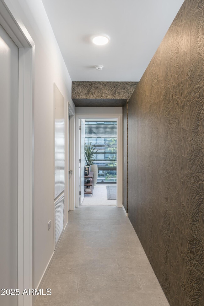 Building Photo - 7180 E Kierland Blvd