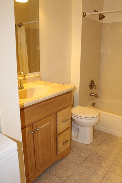 Building Photo - 812 Aspen Dr