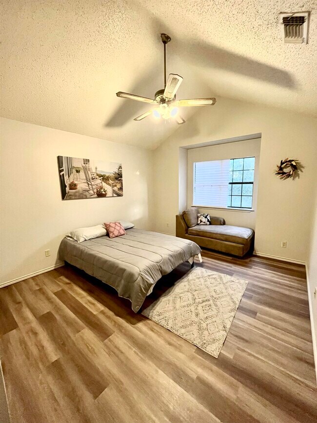 Building Photo - 1410 Rosewood Dr