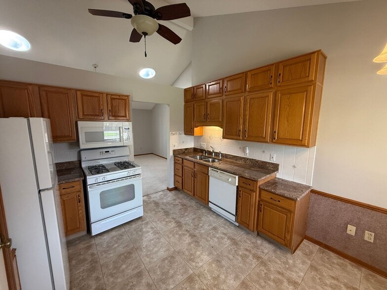 Building Photo - 5018 Goldfinch Ln