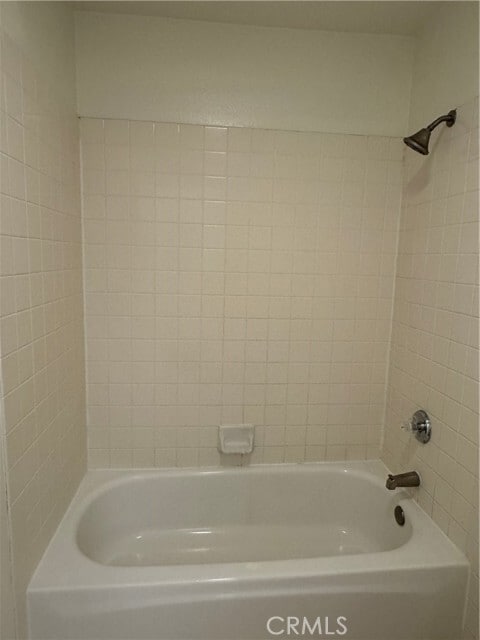 Building Photo - 27 Alcoba