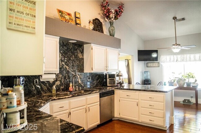 Building Photo - 3436 N Tenaya Wy