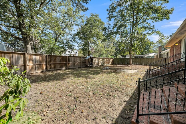 Building Photo - Renovated James Island Home!