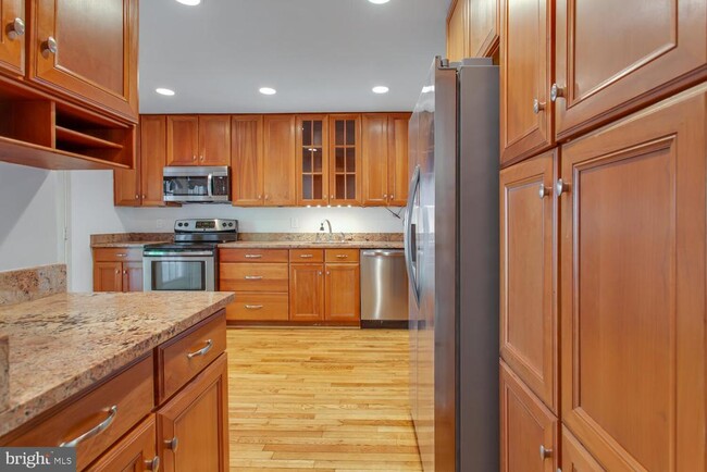 Building Photo - 11121 Watermans Dr