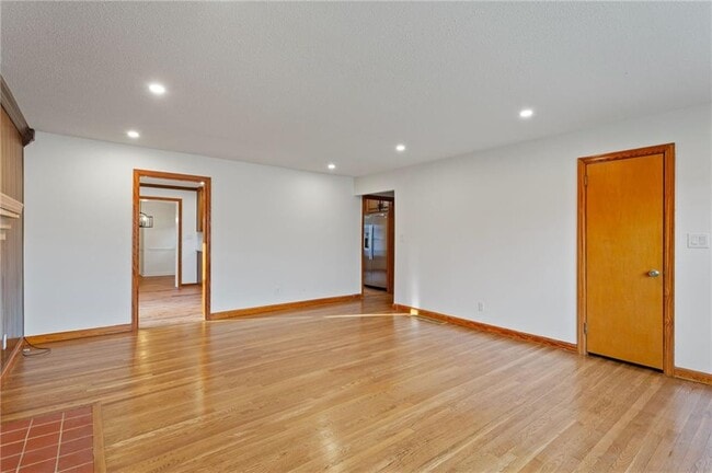 Building Photo - 798 Bank St SE