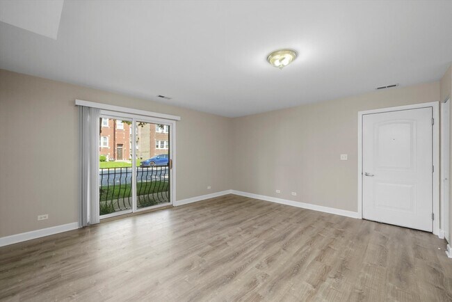 Building Photo - 3423 Ridgeland Ave