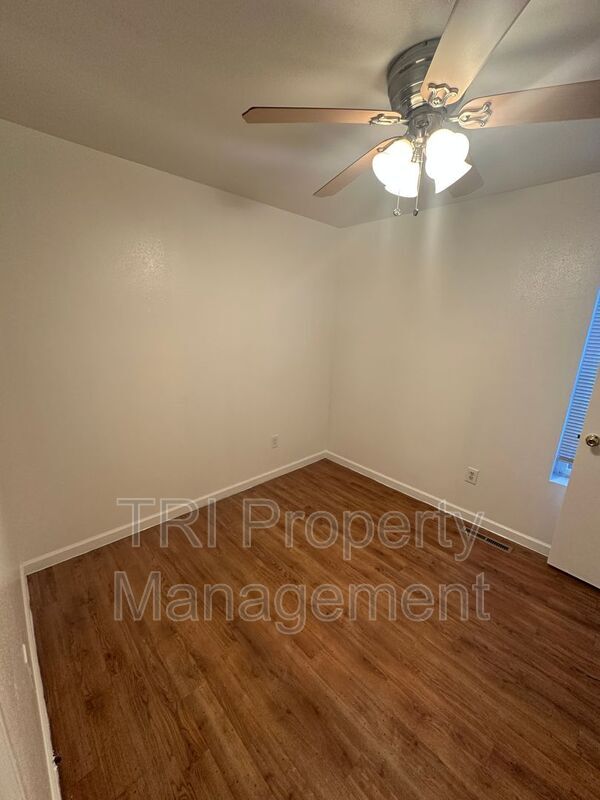 Building Photo - 1522 9th Ave