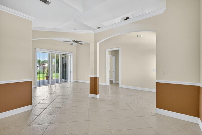 Building Photo - 379 NW La Playa St