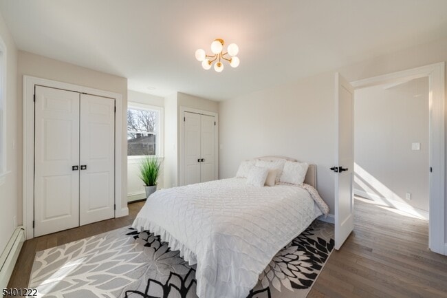 Building Photo - 21 Lombardy Pl