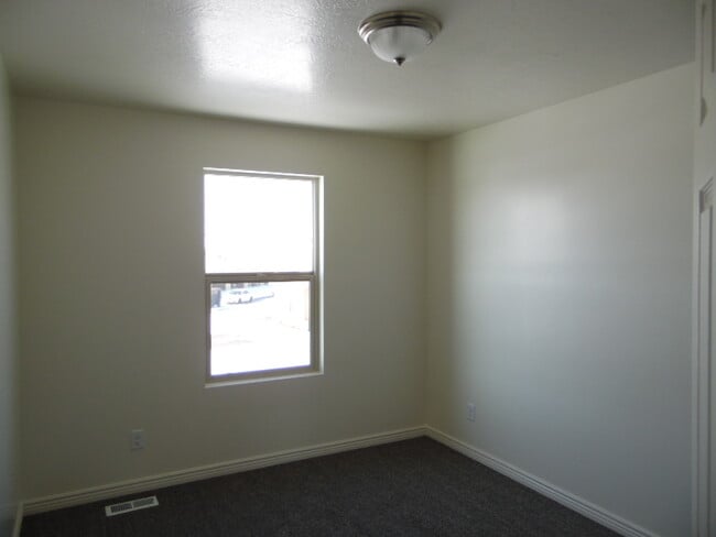 Building Photo - 705 S 260 W