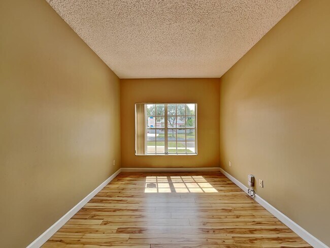 Building Photo - 1421 SW 85th Ave