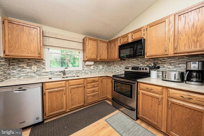 Building Photo - 1803 E Beech Rd