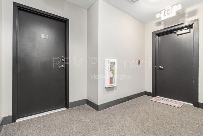 Building Photo - 925 Garrett St