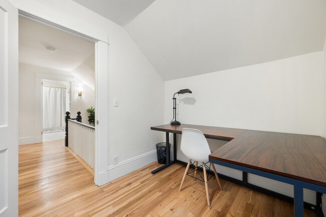 Building Photo - 34 Allen St