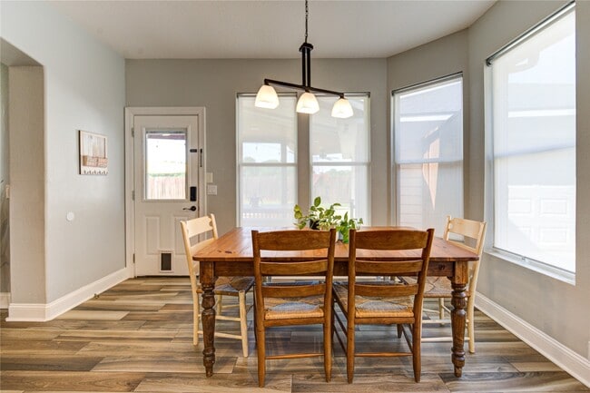 Building Photo - 6206 Clear Canyon Dr