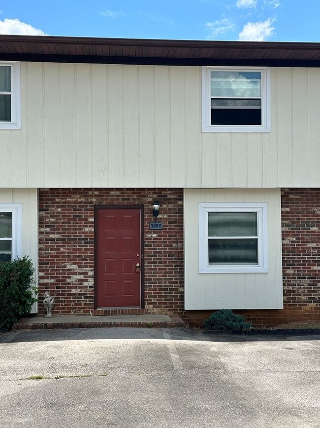 Building Photo - 3159 Tiffany Ct