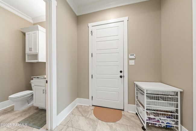 Building Photo - 311 Oats Dr