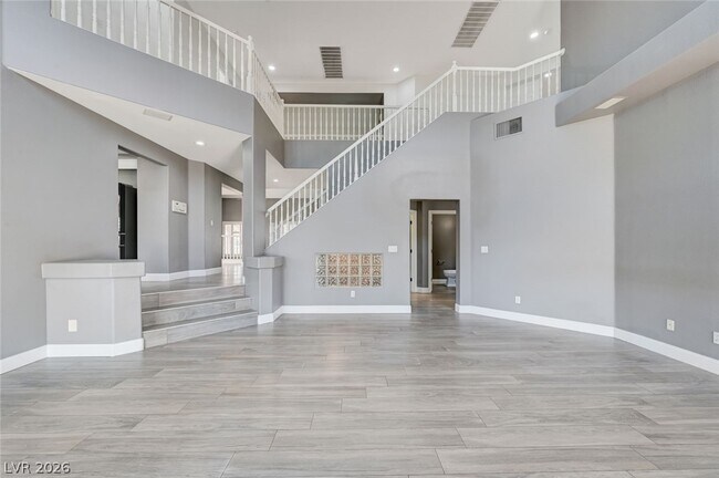 Building Photo - 3800 Beacon Point St